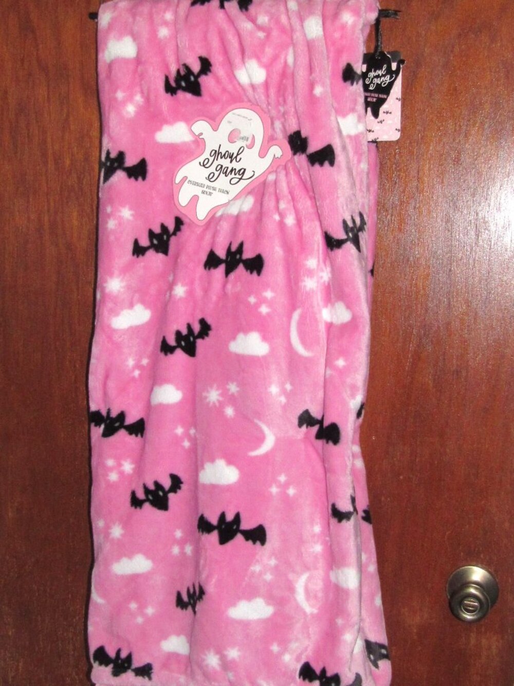 NWT HALLOWEEN FLUFFY OVERSIZED 70 X 60 THROW BLANKET PINK GHOSTS BATS MOONS STAR